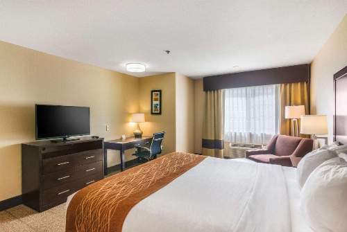Comfort Inn & Suites image 14