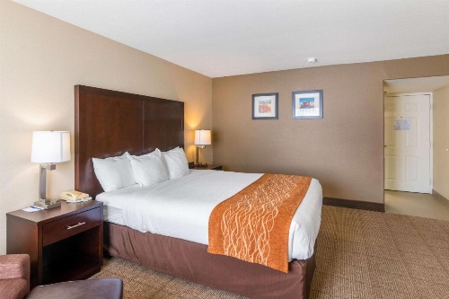 Comfort Inn & Suites image 15