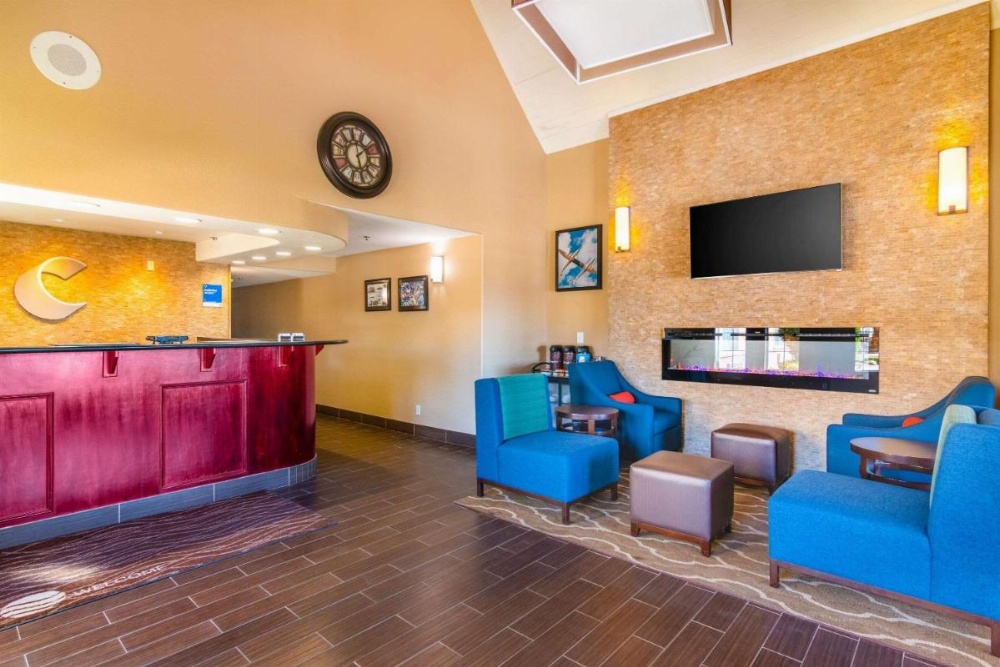Comfort Inn & Suites Image 19