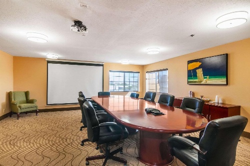 Comfort Inn & Suites image 2