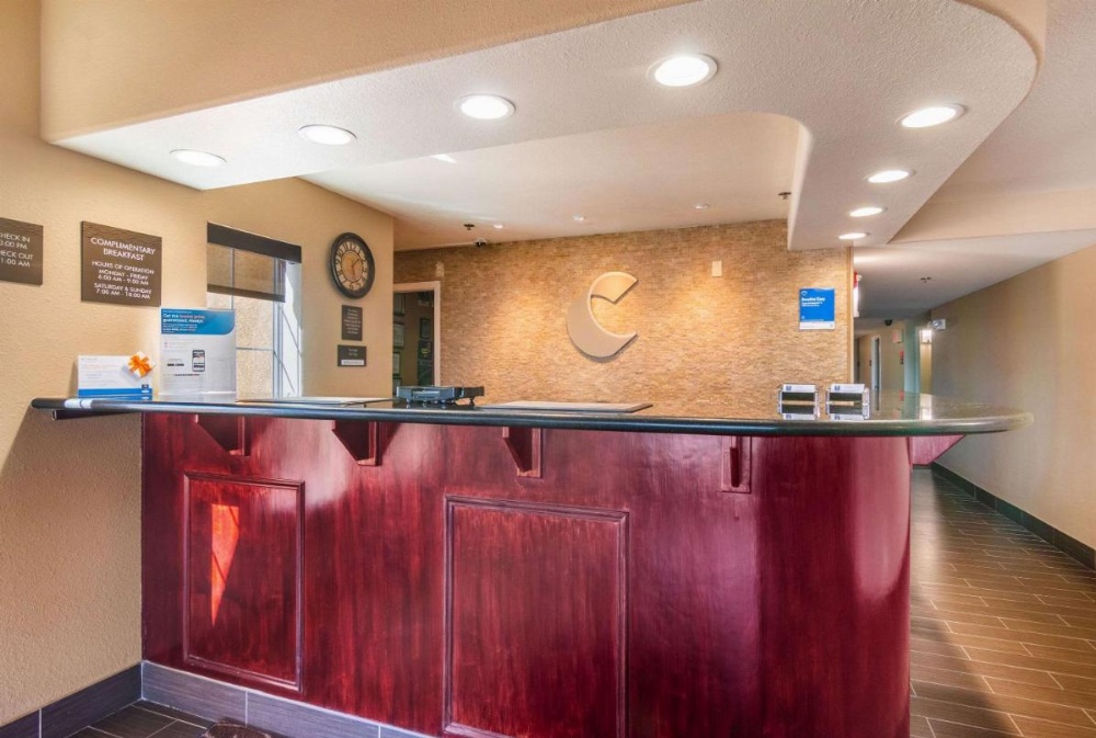 Comfort Inn & Suites Image 21