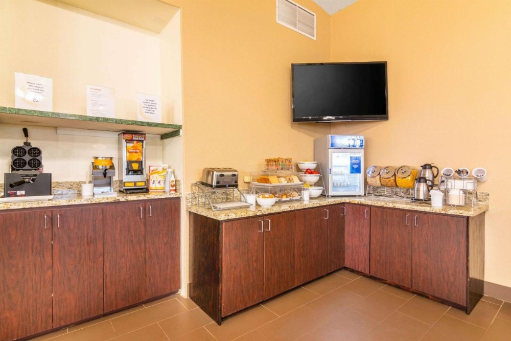 Comfort Inn & Suites Image 28