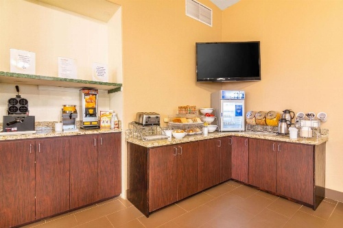 Comfort Inn & Suites image 28