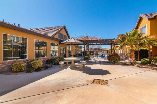Comfort Inn & Suites image 3