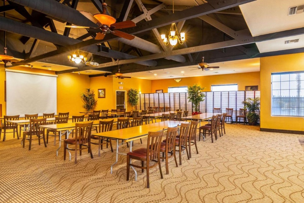 Comfort Inn & Suites Image 31