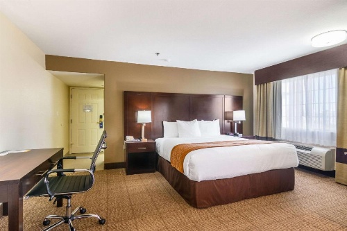 Comfort Inn & Suites image 8